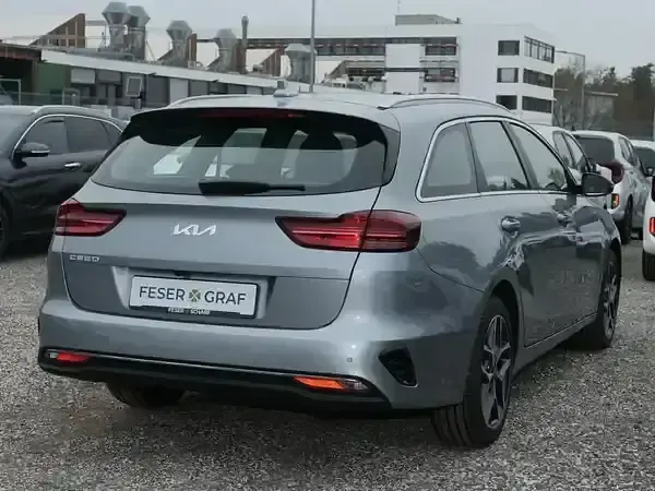 Käytetty Kia Ceed 140 HP (102 kW) 2025 Hopea Viistoperä