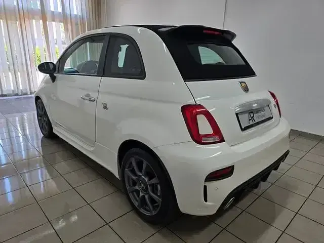 Gebraucht Abarth 595C 165 PS (121 kW) 2023 Bianco bossa nova/calco Cabrio