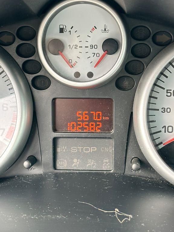 Gebraucht Peugeot 206 60 PS (44 kW) 2011 Schwarz Limousine