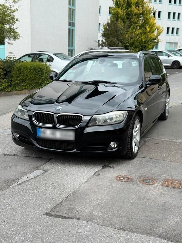 Schwarz Gebraucht 2011 BMW 330 Comfort Edition Kombi | 9.299 € (Guter Preis) - Bild 1/4