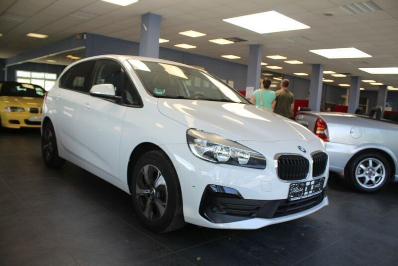 Weiß Gebraucht 2020 BMW 216 Active Tourer Van / Kleinbus | 16.980 € (Guter Preis) - Bild 1/4