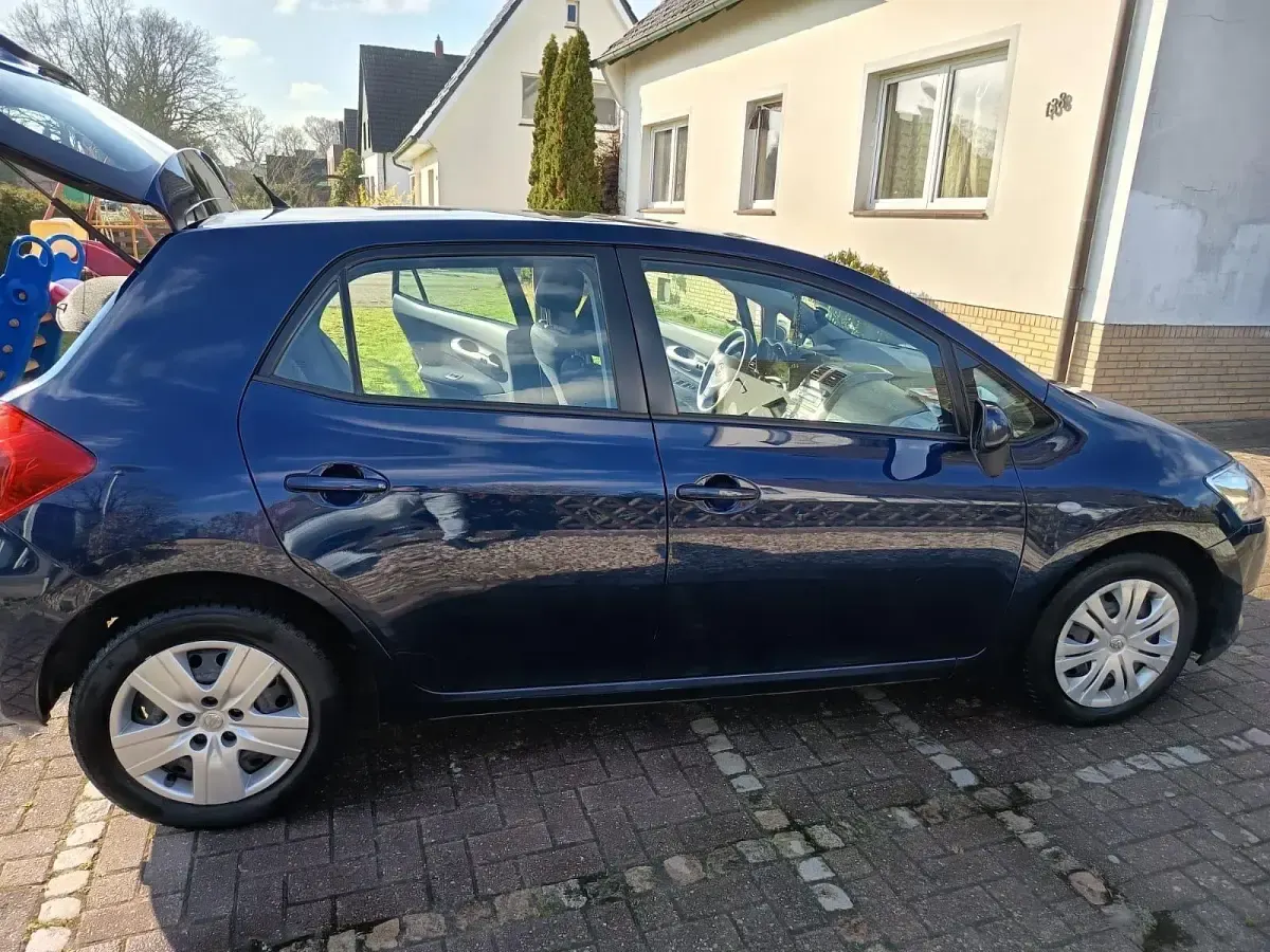 Gebraucht Toyota Auris 124 PS (91 kW) 2007 Blau Kleinwagen