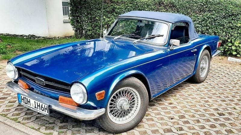 Blau Gebraucht 1969 Triumph TR6 Cabrio | 25.500 € - Bild 1/4