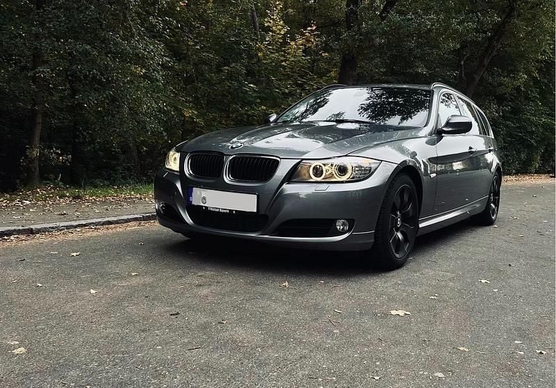Grau Gebraucht 2011 BMW 325 Kombi | 11.000 € (Fairer Preis) - Bild 1/4