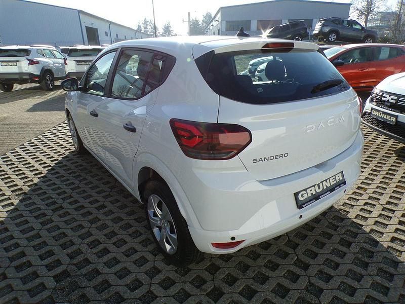 Neu Dacia Sandero Essentiel 91 PS (66 kW) 2025 Weiß Limousine