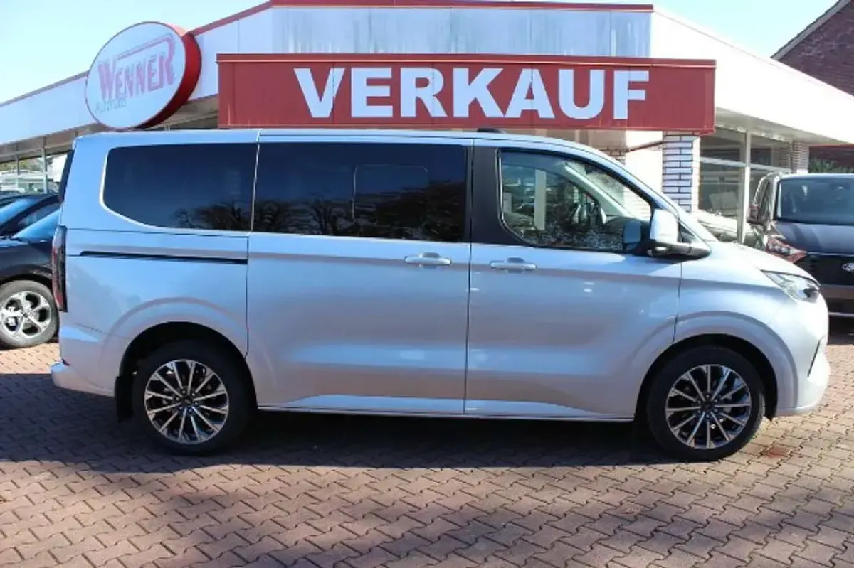 Gebraucht Ford Tourneo Titanium X 150 PS (110 kW) 2025 Silber Van / Kleinbus