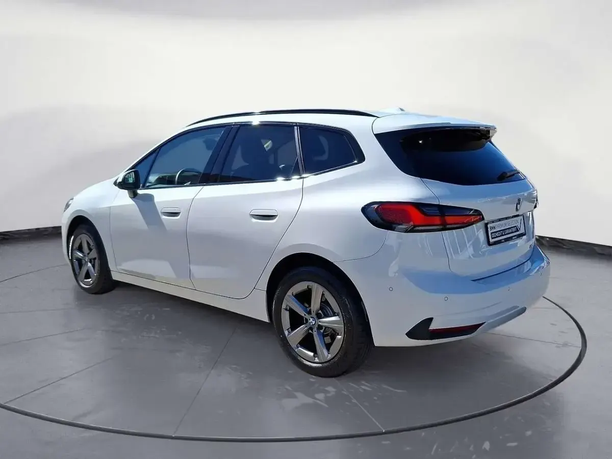 Gebraucht BMW 220 156 PS (114 kW) 2025 Alpinweiß Van / Kleinbus