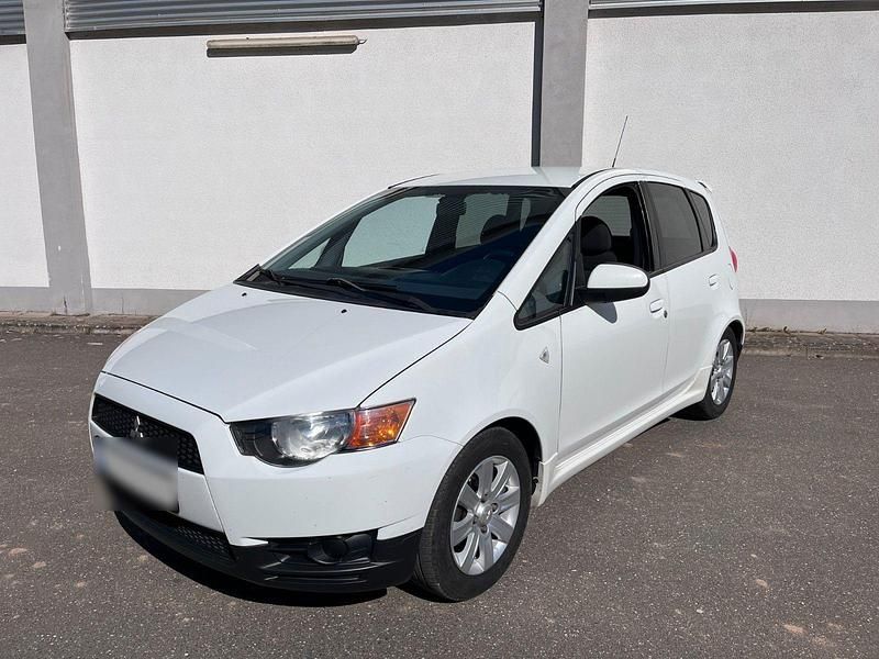 Gebraucht Mitsubishi Colt Motion 95 PS (69 kW) 2012 Weiß Kleinwagen