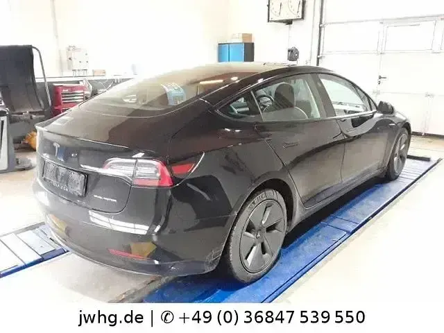 Second-hand Tesla Model 3 366 kW (498 CP) 2021 Alb Berlinǎ