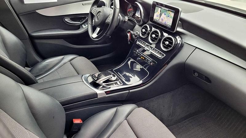 Gebraucht Mercedes C180 Avantgarde 156 PS (114 kW) 2018 Schwarz Limousine