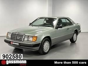 Grün Gebraucht 1987 Mercedes 230 Coupé | 15.900 € - Bild 1/4