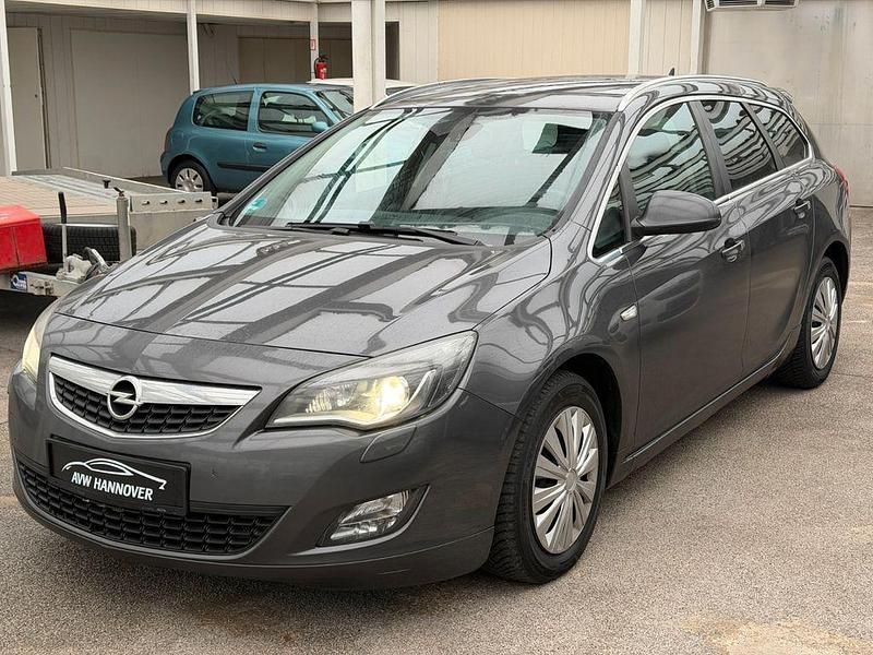Gebraucht Opel Astra 165 PS (121 kW) 2012 Grau Limousine