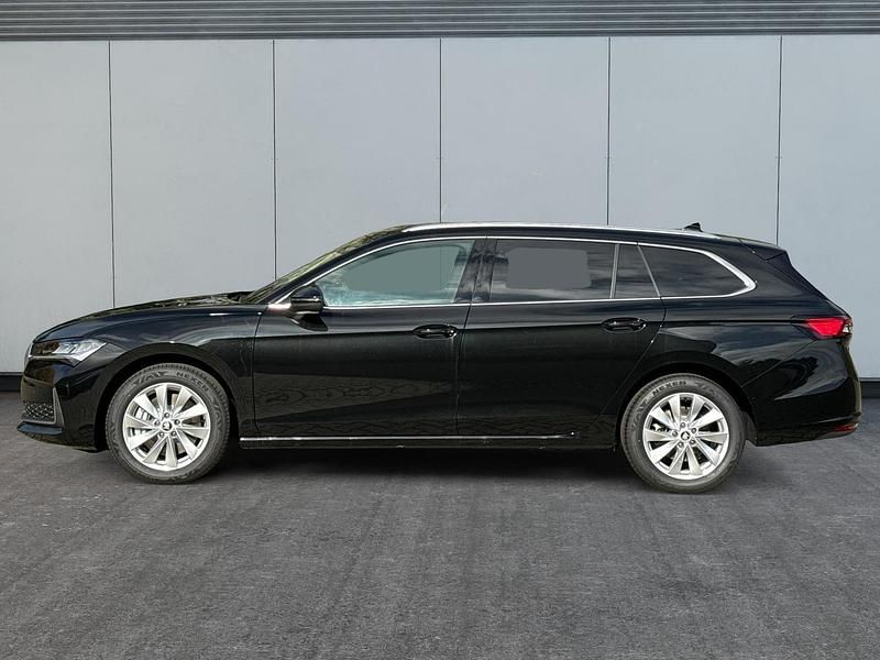 Neu Skoda Superb Selection 193 PS (141 kW) 2025 Onyxschwarz metallic Kombi