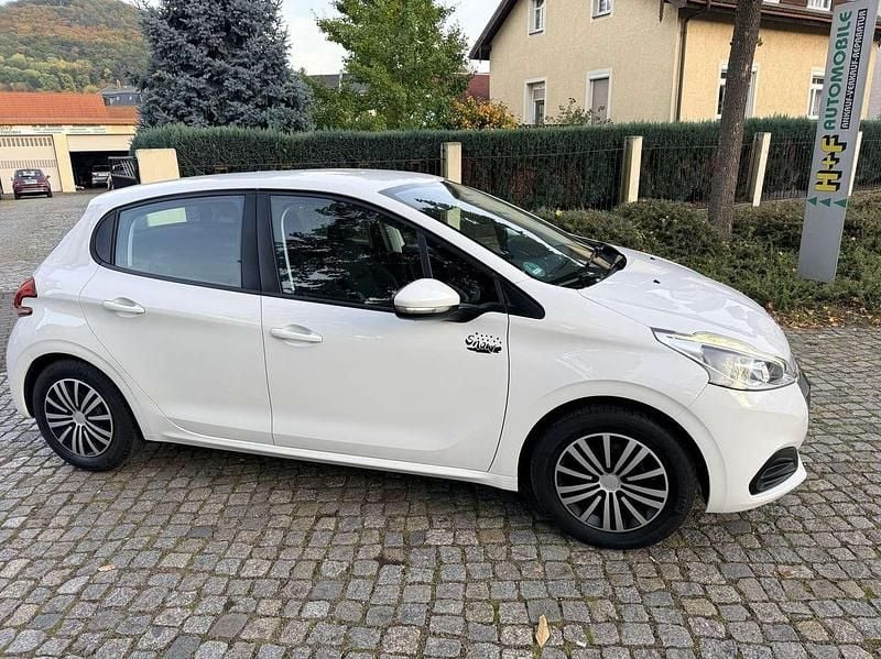 Weiß Gebraucht 2015 Peugeot 2008 Active SUV | 6.900 € (Guter Preis) - Bild 1/4