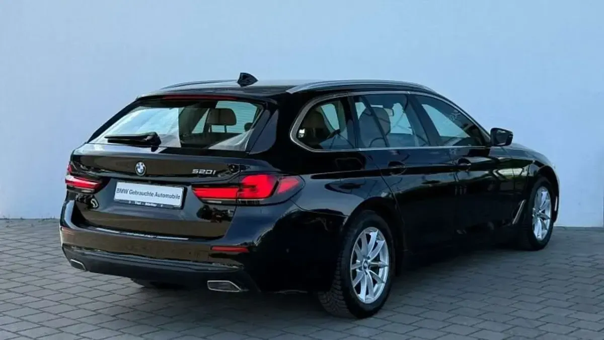 Gebraucht BMW 520 184 PS (135 kW) 2021 Schwarz uni Kombi