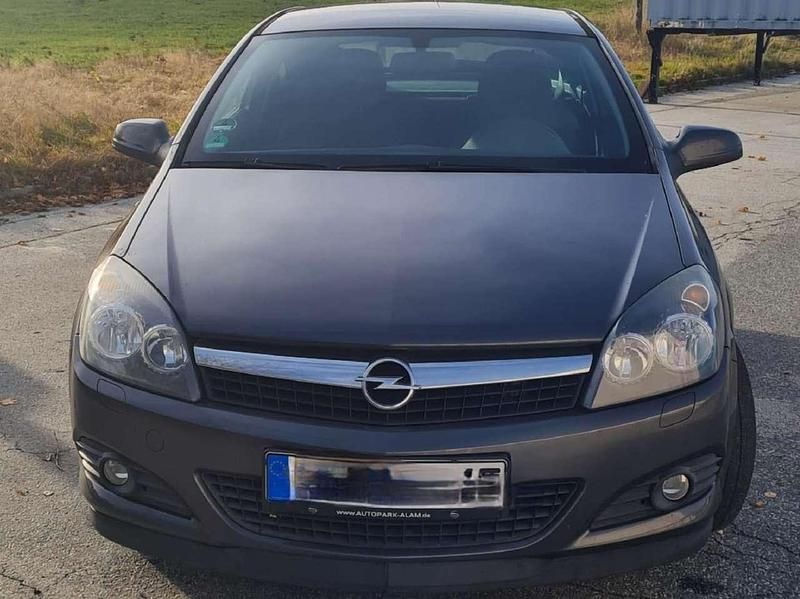 Używany Opel Astra 116 KM (85 kW) 2009 Coupe