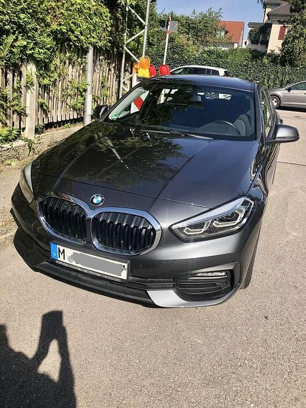 Grau Gebraucht 2021 BMW 116 Advantage Kleinwagen | 18.800 € (Guter Preis) - Bild 1/4