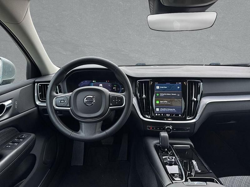 Gebraucht Volvo V60 Core 398 PS (292 kW) 2022 Silber Kombi