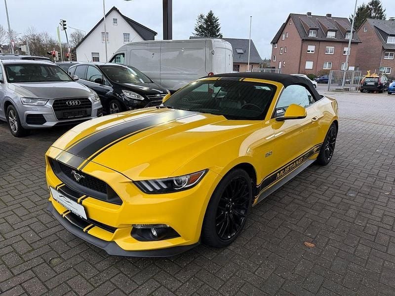 Gelb Gebraucht 2016 Ford Mustang GT Convertible Cabrio | 38.990 € (Fairer Preis) - Bild 1/4