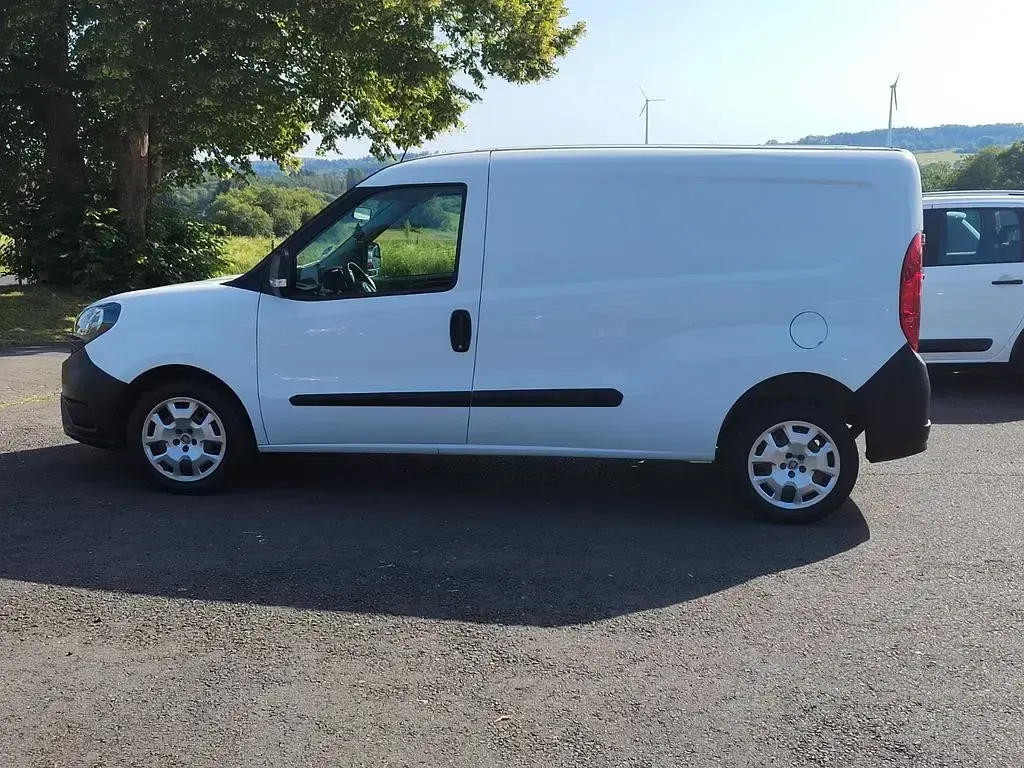 Gebraucht Fiat Doblò 95 PS (69 kW) 2018 Weiß Van / Kleinbus