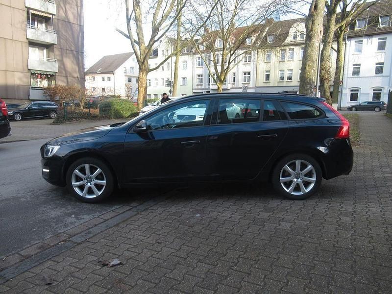 Gebraucht Volvo V60 Kinetic 150 PS (110 kW) 2017 Blau Kombi