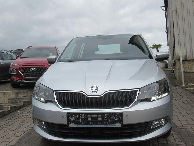 Silber Gebraucht 2015 Skoda Fabia Style Kleinwagen | 12.790 € (Fairer Preis) - Bild 1/4