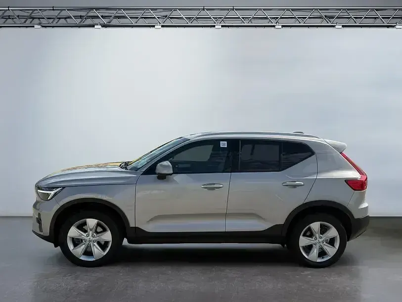 Gebraucht Volvo XC40 Core 163 PS (119 kW) 2024 Silver dawn / SUV