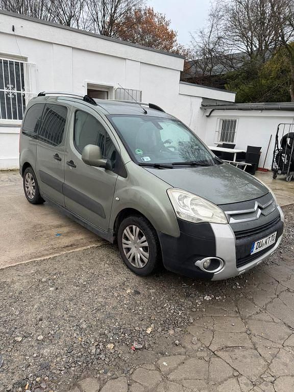 Grün Gebraucht 2012 Citroën Berlingo XTR Van / Kleinbus | 3.990 € (Fairer Preis) - Bild 1/4