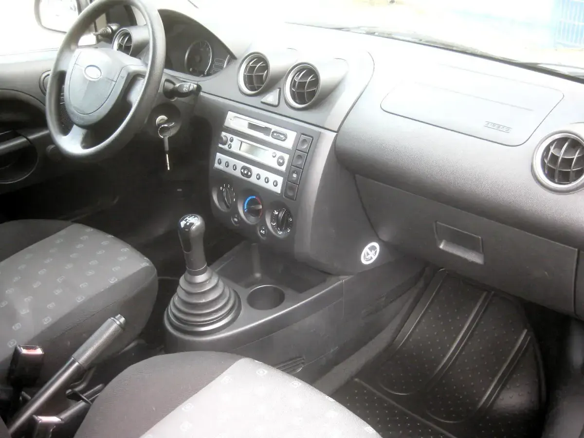 Gebraucht Ford Fiesta 60 PS (44 kW) 2004 Silber Kleinwagen