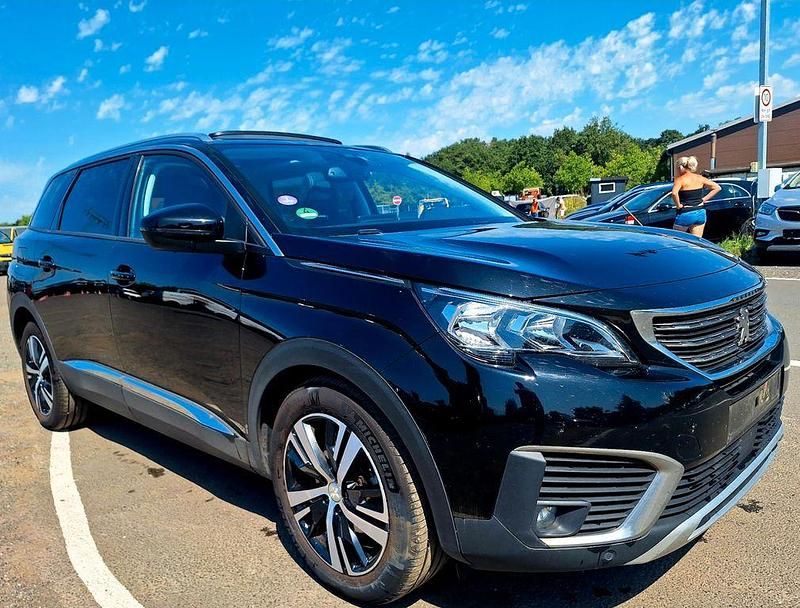 Schwarz Gebraucht 2019 Peugeot 5008 Allure Van / Kleinbus | 10.500 € (Fairer Preis) - Bild 1/4