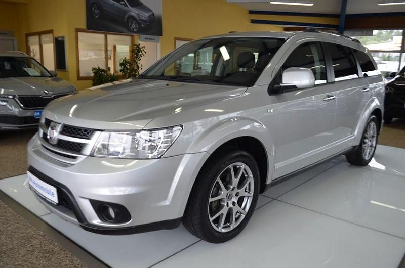 Silber Gebraucht 2013 Fiat Freemont Lounge SUV | 11.880 € (Teuer) - Bild 1/4