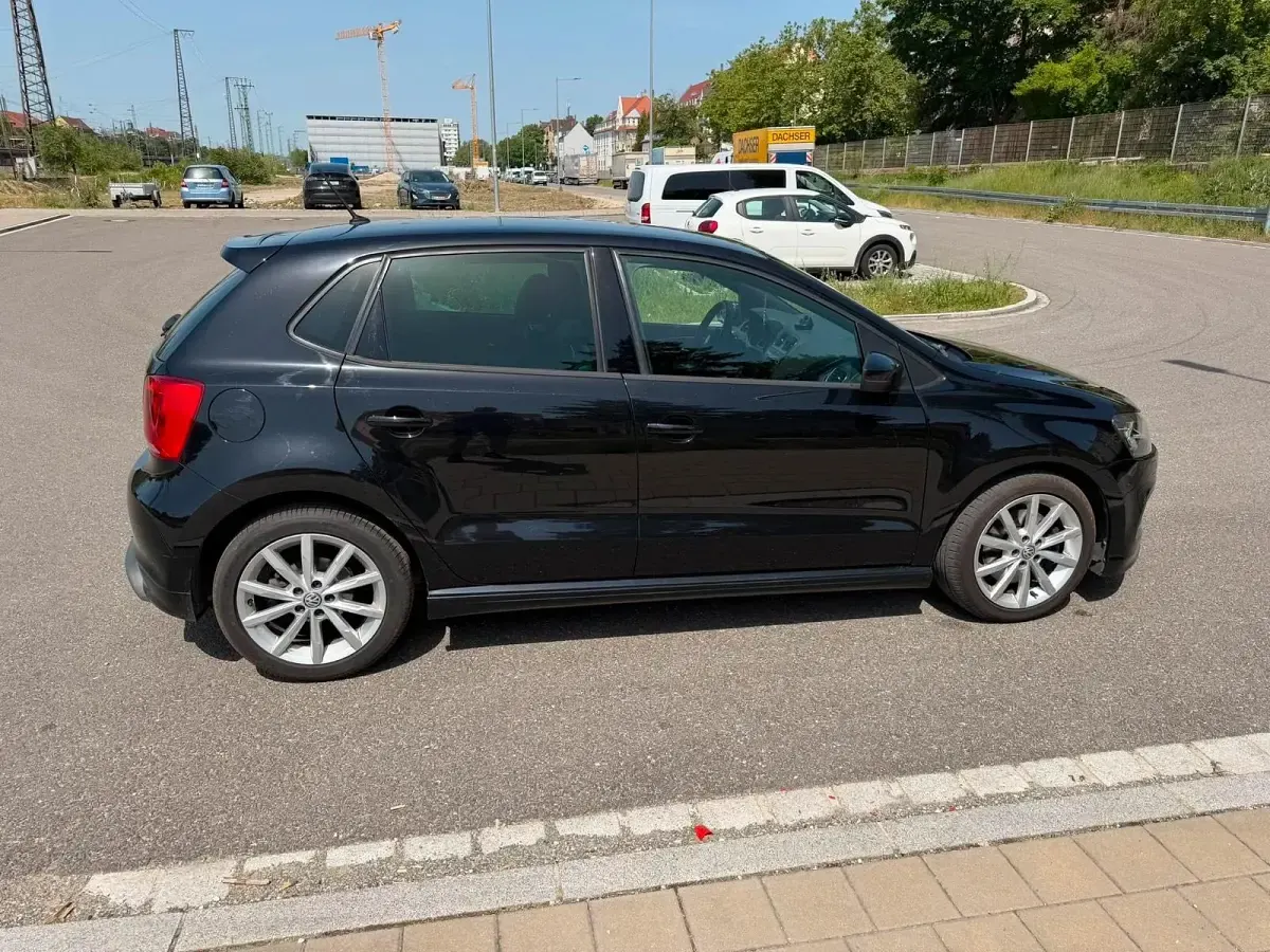 Używany VW Polo 105 KM (77 kW) 2017 Czarny Sedan/Limuzyna