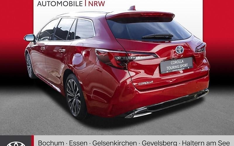 Neu Toyota Corolla 196 PS (144 kW) 2025 Rot Kombi