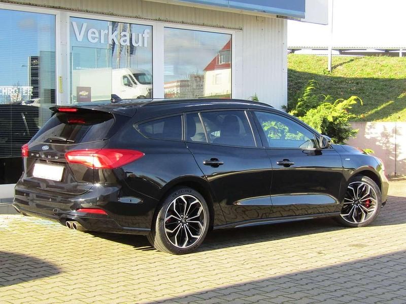Gebraucht Ford Focus ST-Line 150 PS (110 kW) 2020 Obsidianschwarz metallic Kombi