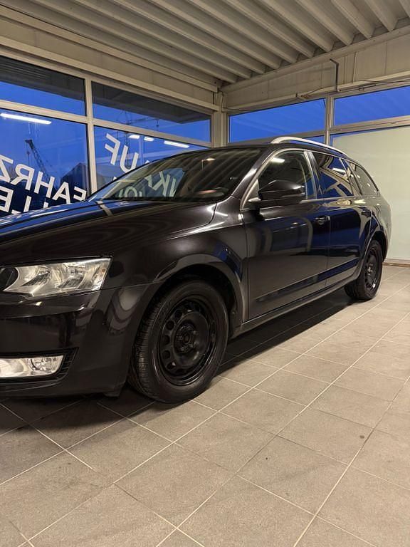 Gebraucht Skoda Octavia Ambition 140 PS (102 kW) 2013 Schwarz Kombi