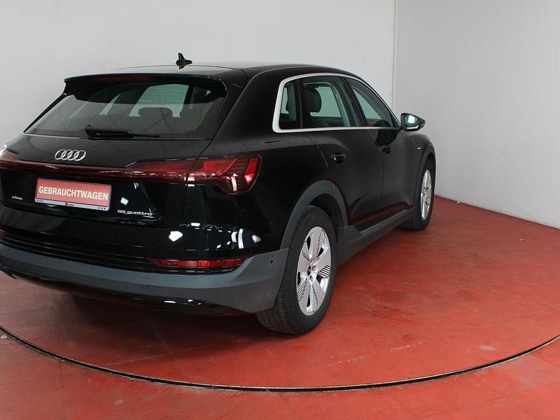 Gebraucht Audi e-tron Performance 300 kW (408 PS) 2022 Brillantschwarz SUV