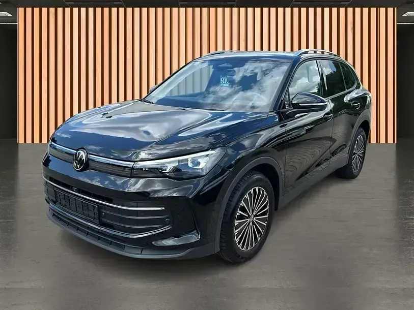 Gebraucht VW Tiguan Goal 150 PS (110 kW) 2025 Schwarz grenadilschwarz (metallic) SUV