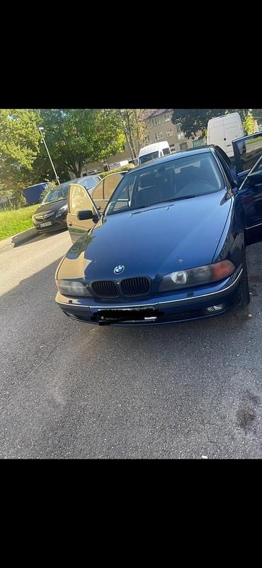 Blau Gebraucht 1999 BMW 523 Limousine | 1.900 € (Guter Preis) - Bild 1/4