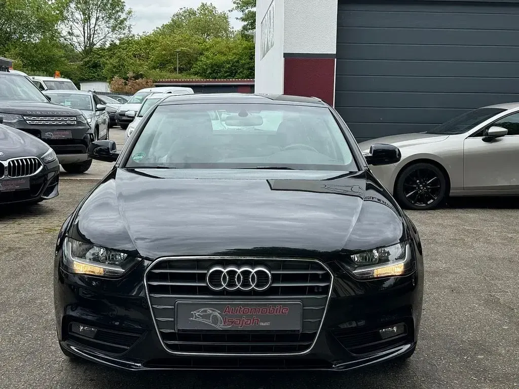 Używany Audi A4 Attraction 170 KM (125 kW) 2012 Czarny Sedan/Limuzyna