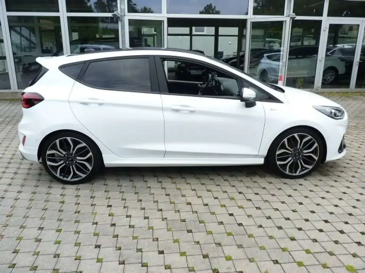 Gebraucht Ford Fiesta ST-Line 155 PS (114 kW) 2022 Frostweiß Kleinwagen