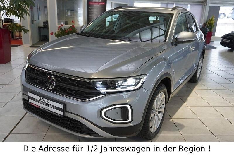 Silber Gebraucht 2024 VW T-Roc Life SUV | 24.550 € (Fairer Preis) - Bild 1/4