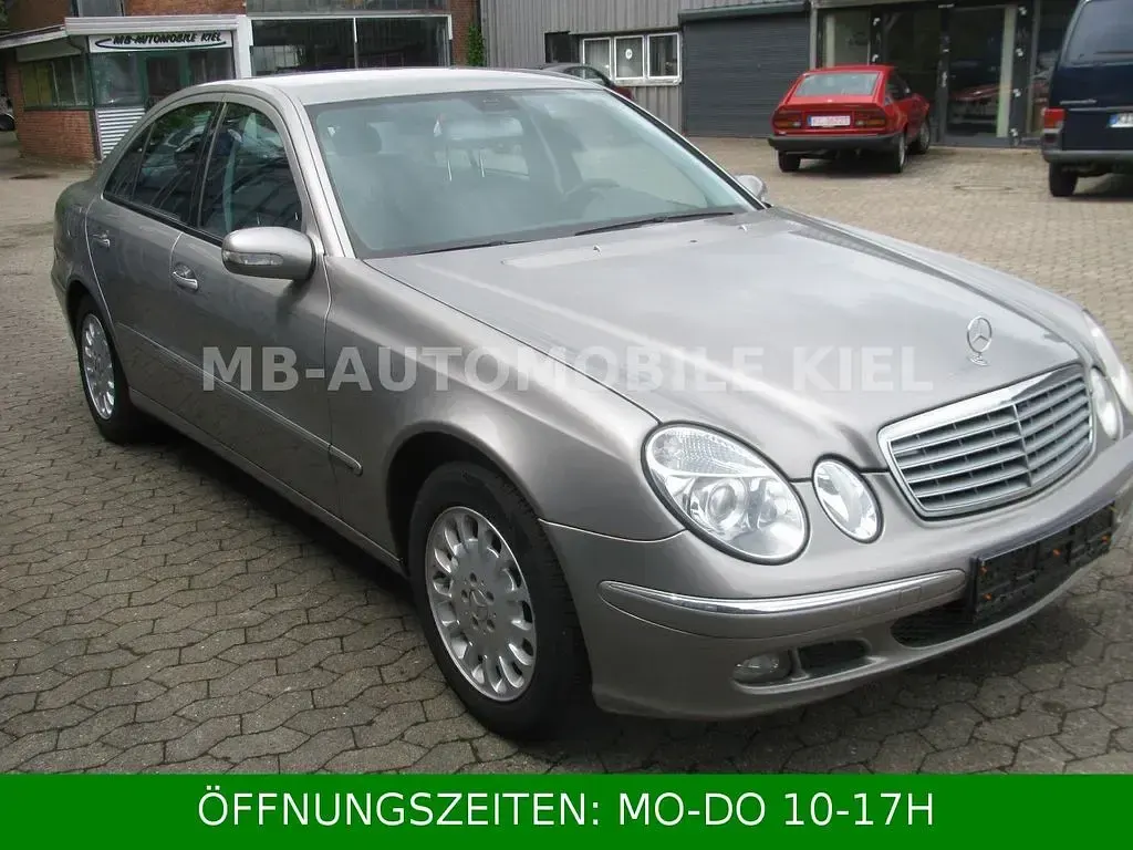 Gebraucht Mercedes E220 150 PS (110 kW) 2005 Silber Limousine