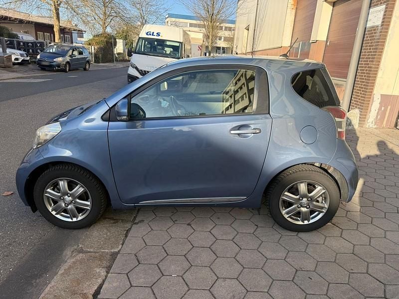 Gebraucht Toyota iQ 98 PS (72 kW) 2011 Blau Kleinwagen