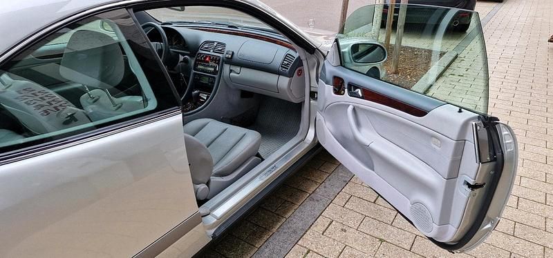 Gebraucht Mercedes CLK320 Elegance 218 PS (160 kW) 1999 Silber Coupé