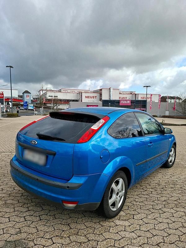 Second-hand Ford Focus 115 CP (84 kW) 2005 Albastru Coupe
