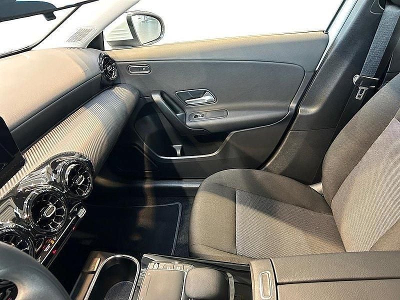 Gebraucht Mercedes A250 160 PS (117 kW) 2021 Unilack polarweiss Limousine