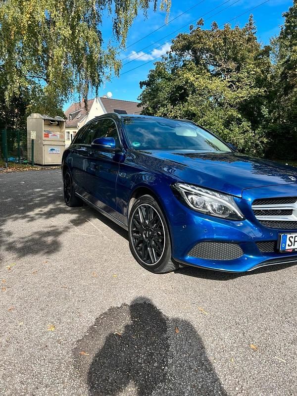 Blau Gebraucht 2017 Mercedes C250 Kombi | 17.000 € (Guter Preis) - Bild 1/4