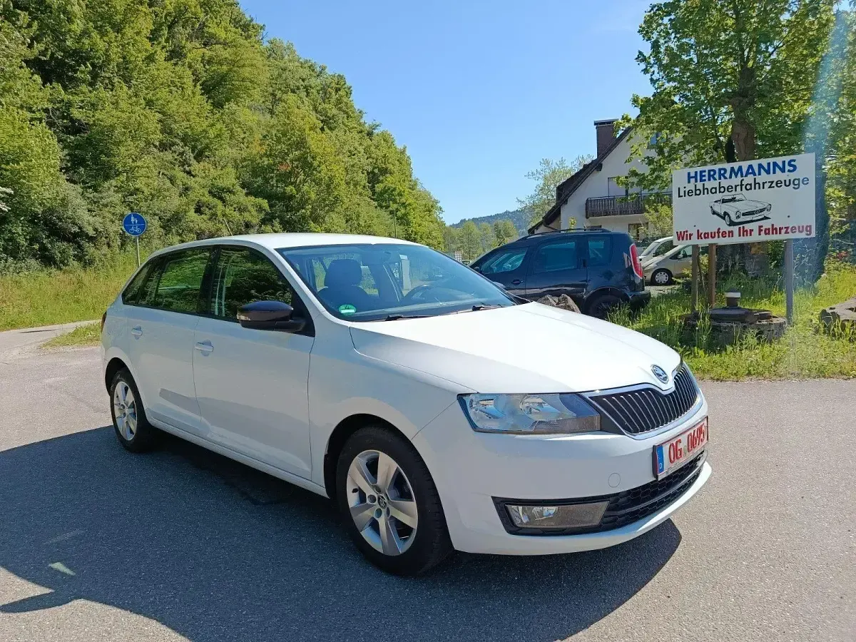 Używany Skoda Rapid Ambition 90 KM (66 kW) 2017 Biały Hatchback