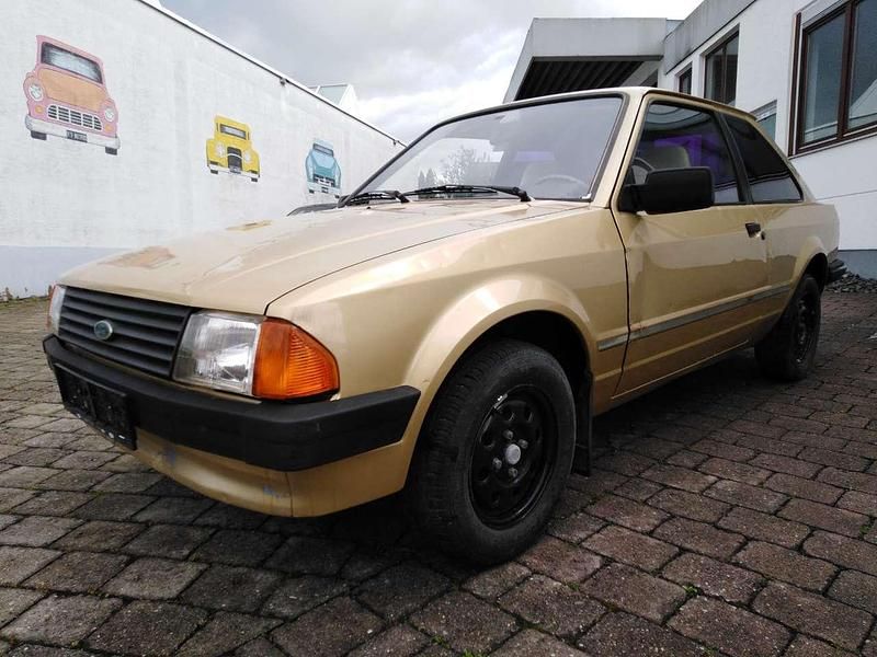 Gold Gebraucht 1981 Ford Escort Limousine | 1.400 € - Bild 1/4