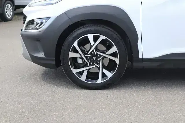 Gebraucht Hyundai Kona Pure 120 PS (88 kW) 2021 Weiss SUV
